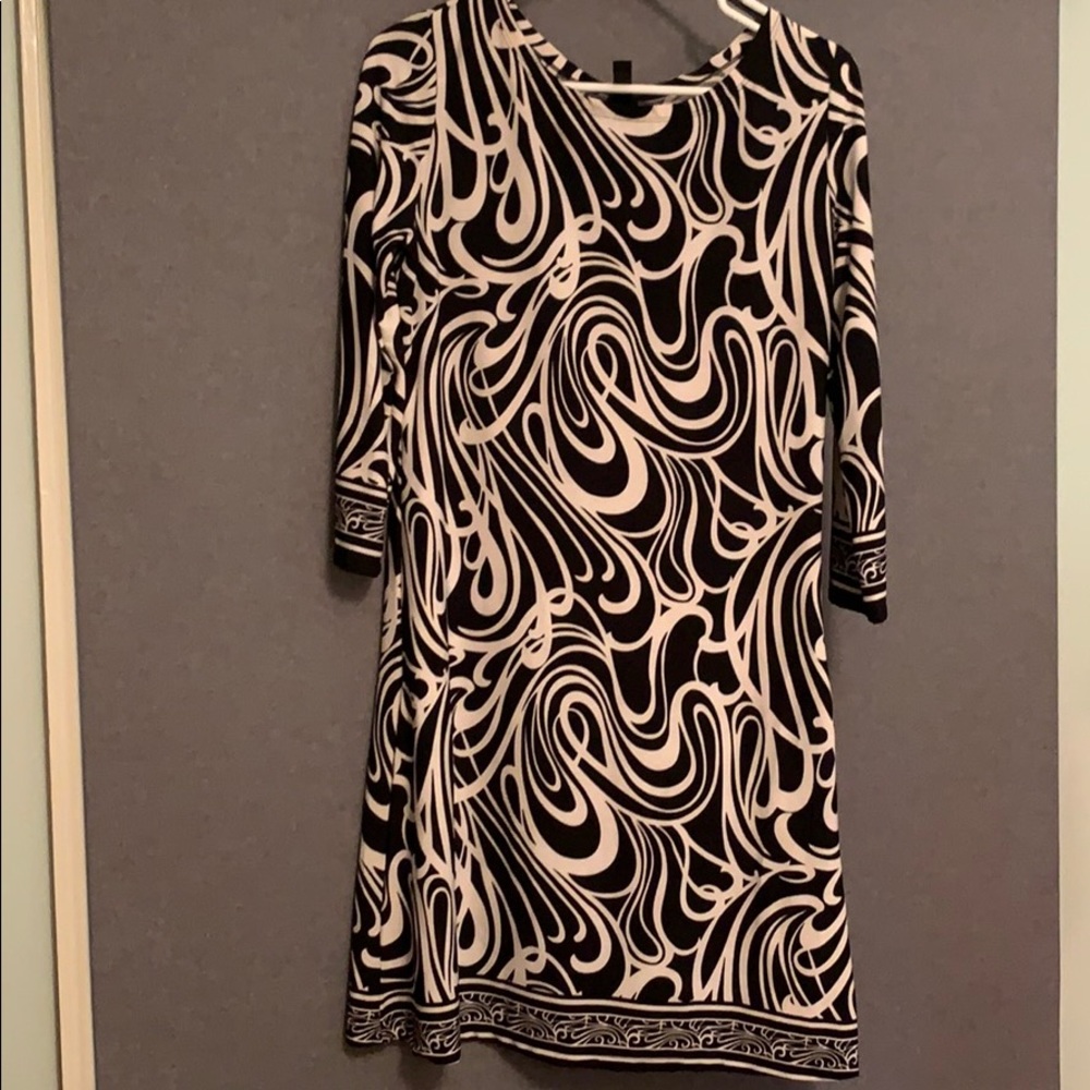 Dress with 3/4 sleeve.